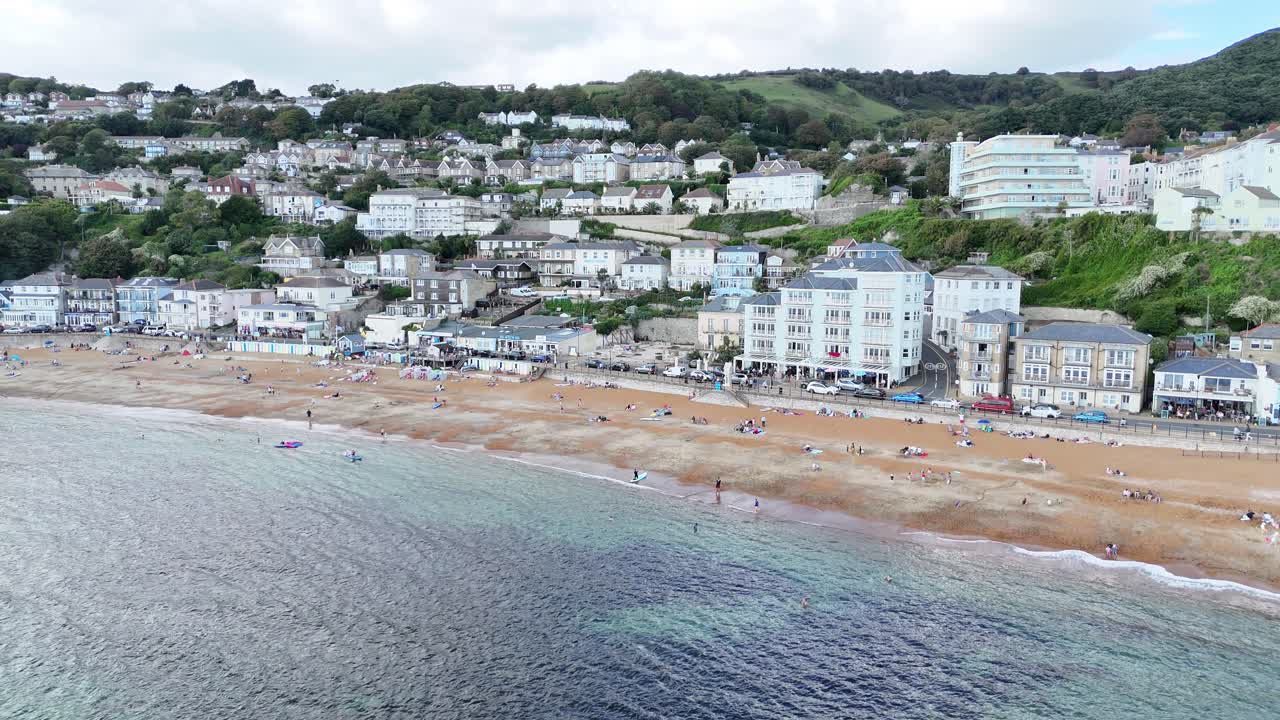 drone de panorámica de playa aéreo ventnor isla de wight reino unido