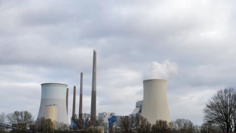 tiro lento de carro de una planta de energía eléctrica