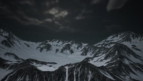 Berge-Am-Abend-Bewölkter-Himmel