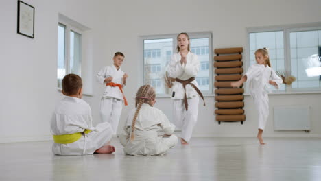 Caucasian-martial-arts-teacher-and-students-demonstrating