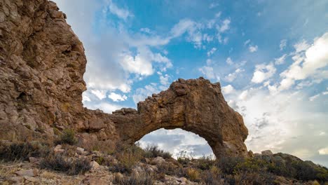 Time-lapse-of-free-standing-rock-Piedra-Parada,-Patagonia,-Argentina,-wide-shot