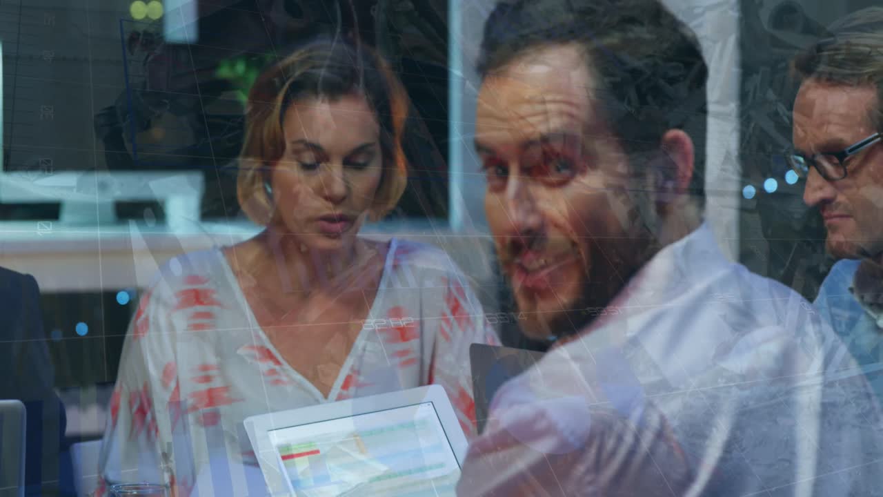 animación de gráficos sobre diversos empresarios que trabajan en la oficina