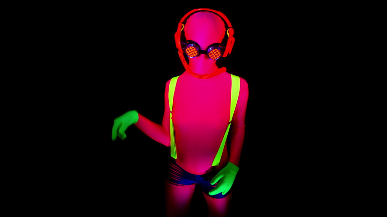 traje de mujer uv morph 05