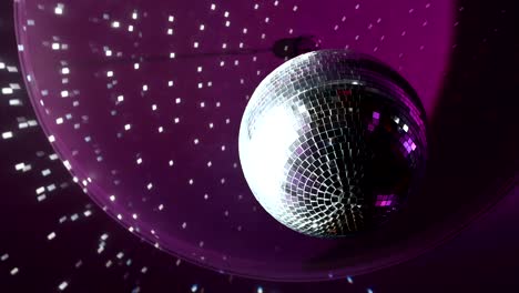 bola de disco, vista desde abajo, desde las vigas de la bola de discoteca, luz de escenario, bola de espejo