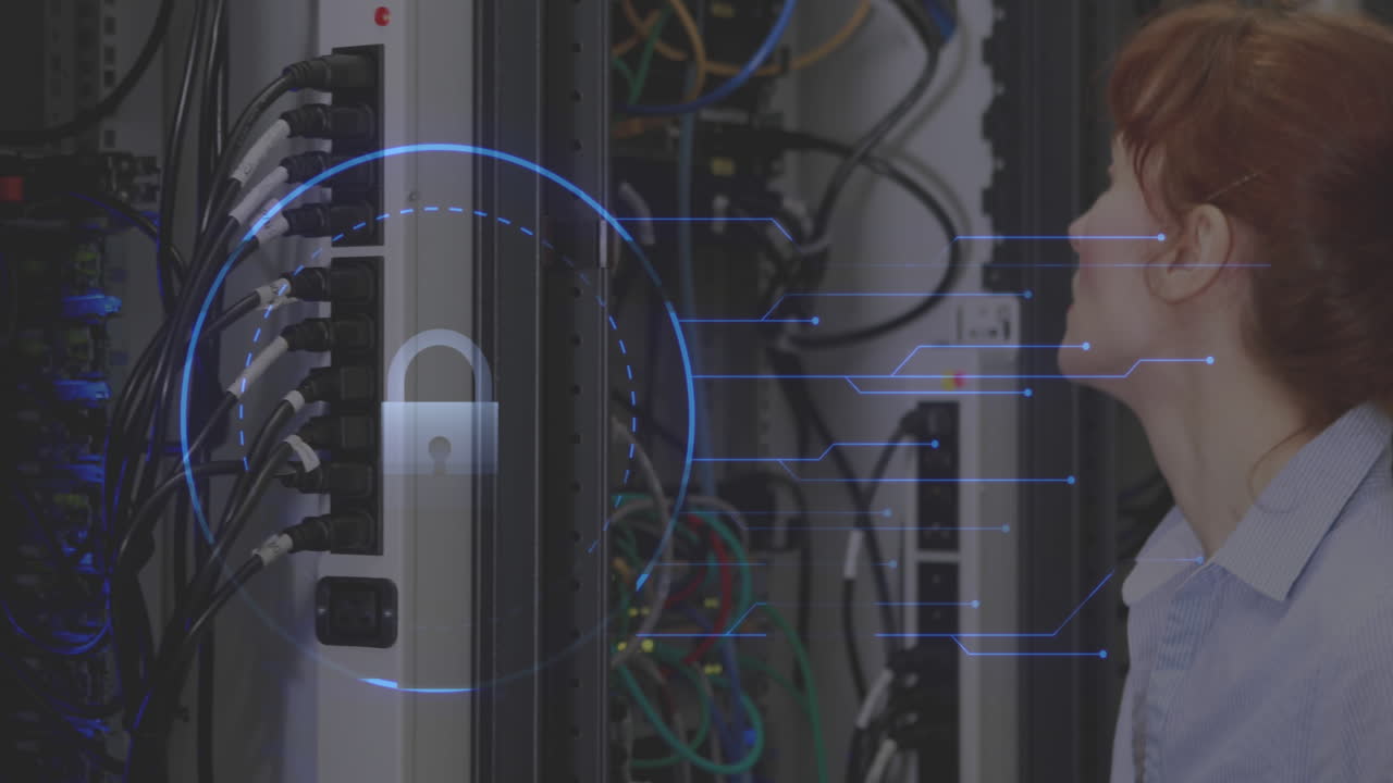 interfaz de seguridad cibernética contra la mujer chequeando servidor de computadora