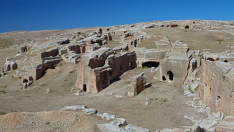 Alte-Höhlenstadt-Dara,-Mesopotamien,-Stadt-Mardin,-Türkei---Luftaufnahme