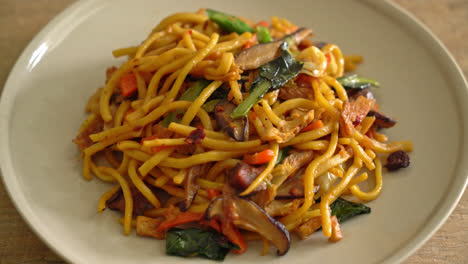 stir-fried-yakisoba-noodles-with-vegetable-in-vegan-style---Vegan-and-vegetarian-food-style