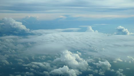 Hermosa-Mañana-Cielo-Azul-Nublado