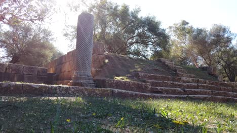 Columna-De-Mármol-En-Un-Templo-Romano-De-BC-En-Tipaza