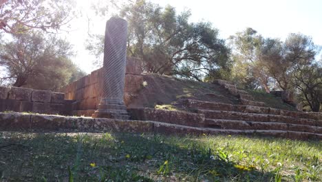 columna de mármol en un templo romano antes de cristo en tipaza