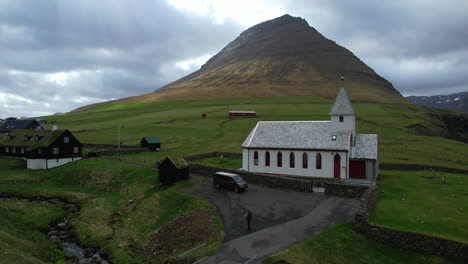 Viðareiði-church,-Faroe-Islands:-aerial-view-of-the-church-and-the-nearby-mountain
