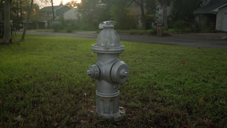 Hydrant-Auf-Der-Nachbarschaftsstraße