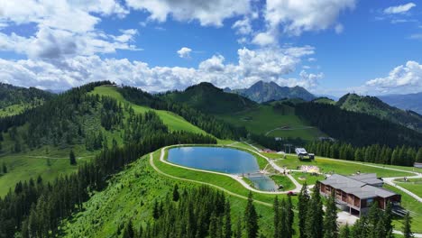 Oben-Auf-Einem-Malerischen-Berg-Der-Familienerlebnisort-Wagrainis-Grafenberg