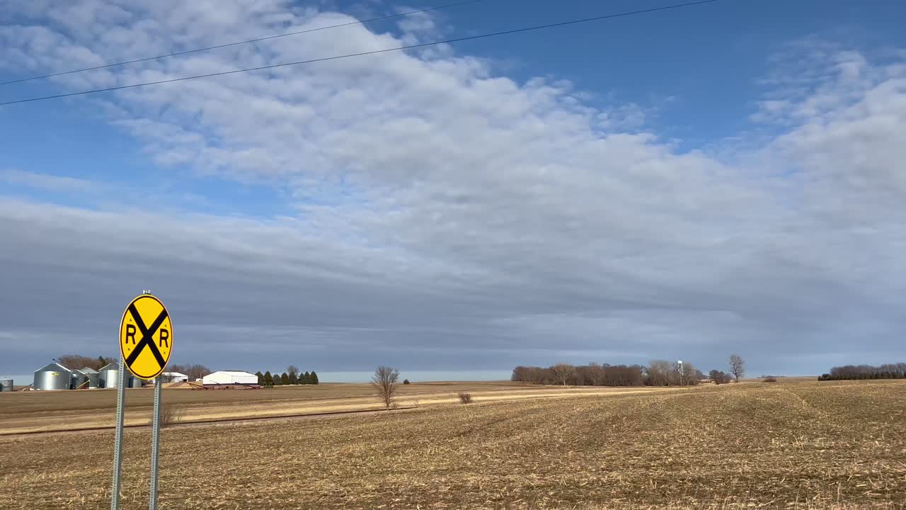 시골 풍경을 보여주는 미국 미네소타 남서부 도로 여행
