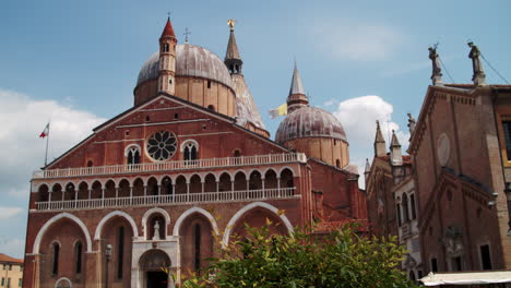 Wide-Shot-ofThe-Basilica-of-St