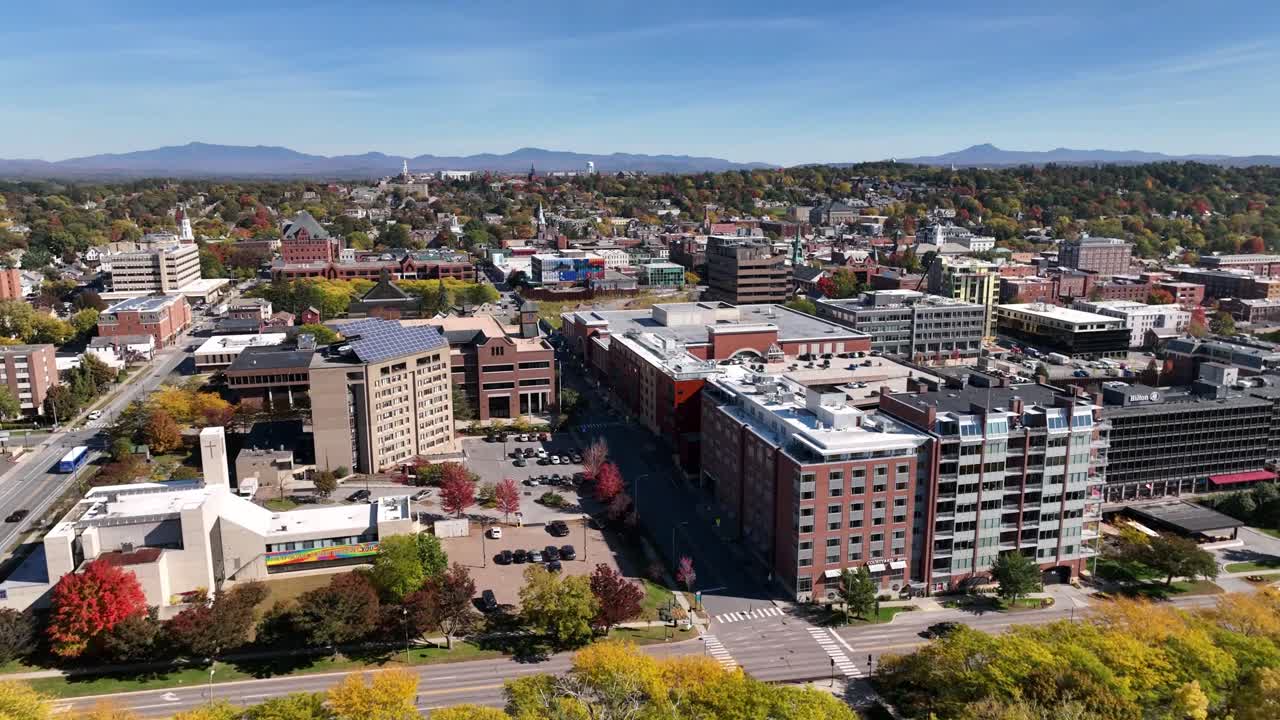 acercamiento aéreo al horizonte de burlington vermont