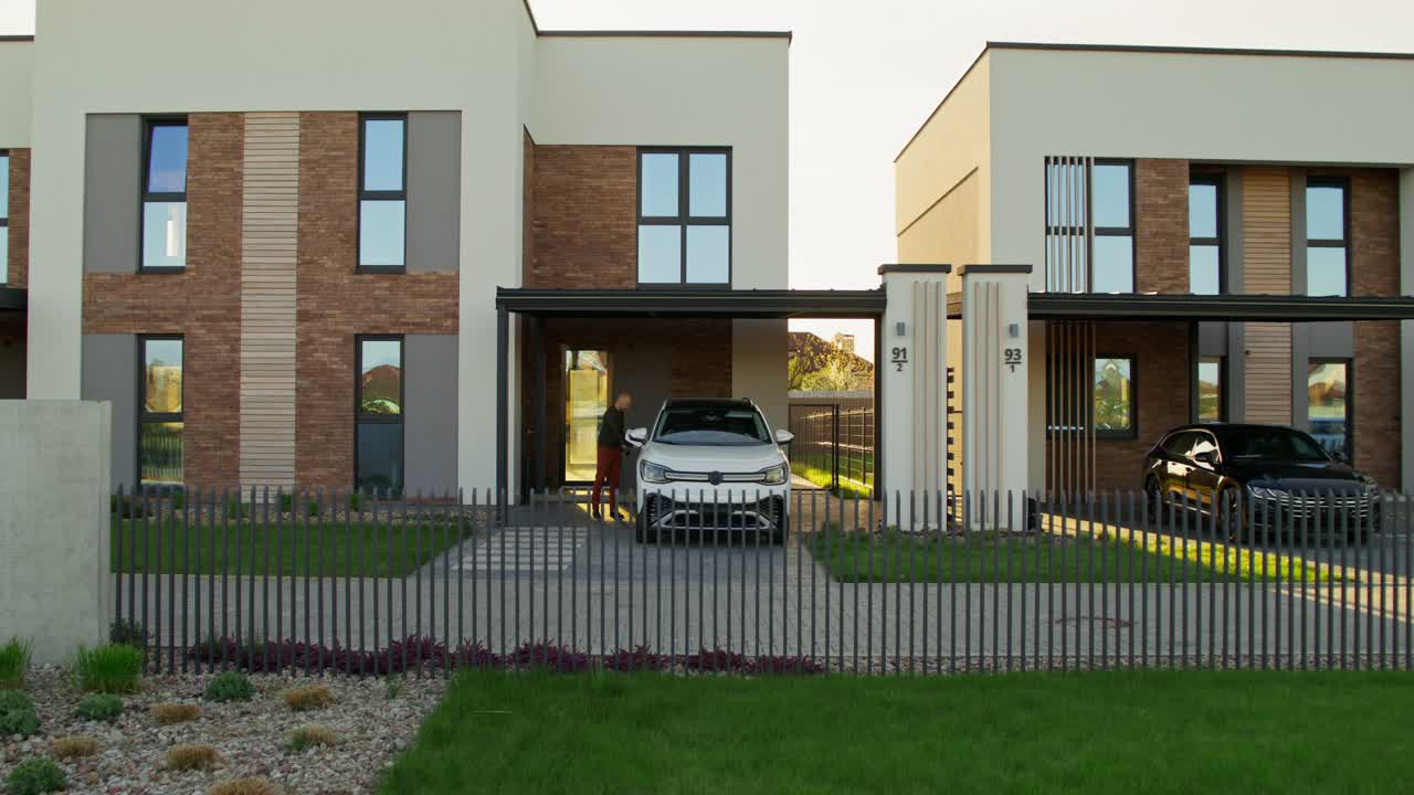 casas modernas con estacionamiento cubierto