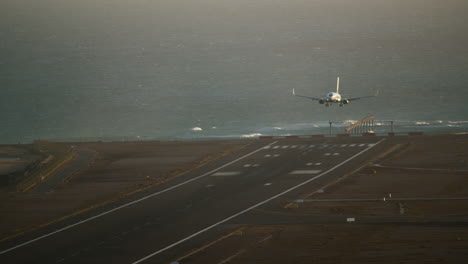 el avión está aterrizando.