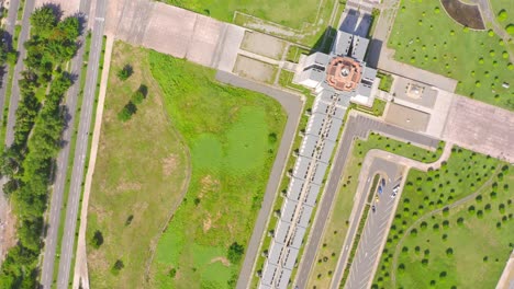 de arriba hacia abajo de la atracción turística faro de colón en república dominicana