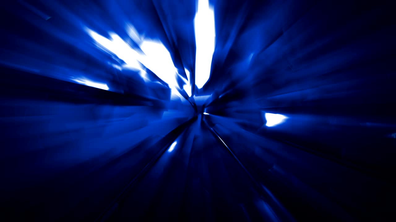 4k 블루 에너지 효과 배경: 전력 소스 기술: 기하학적 모양을 퍼뜨리는 삼각형과 직사각형, 폭발 전에 에너지 소스에서 빛이 누출되는 것, 루프 가능한 비디오, 공상 과학, 테크노, 음악, 이벤트, 에너지, 교통, 축제 개념