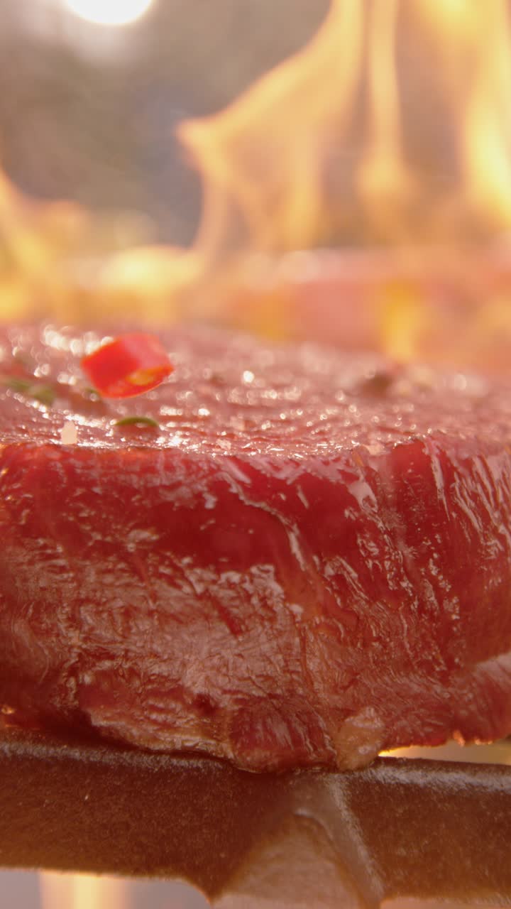 그릴에 스테이크