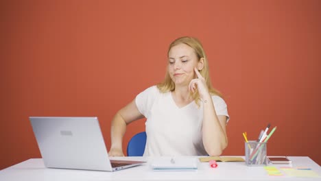 Woman-looking-at-laptop-is-unmotivated-and-bored.