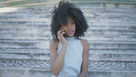 Pretty-woman-calling-on-phone,-looking-shocked,-correcting-hair