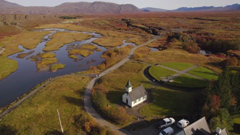 iglesia islandesa de þingvallakirkja en el parque nacional de thingvellir