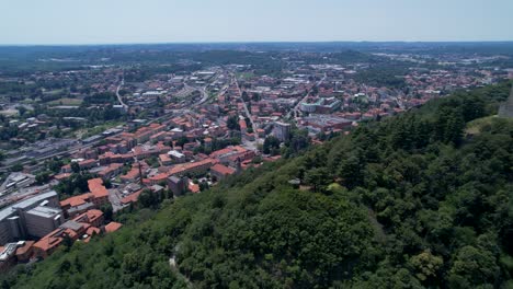 Schloss-Bardellò-In-Como,-Italien,-Luftaufnahme-Eines-Mittelalterlichen-Wahrzeichens