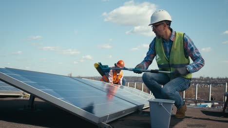 solar panel cleaning maintenance