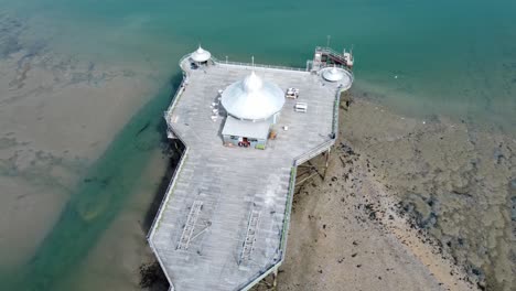 Bangor-Sea-Pier-North-Wales-Silver-Spire-Pavillon-Ebbe-Luftaufnahme-Von-Oben-Nach-Unten-Birseye-Rechts