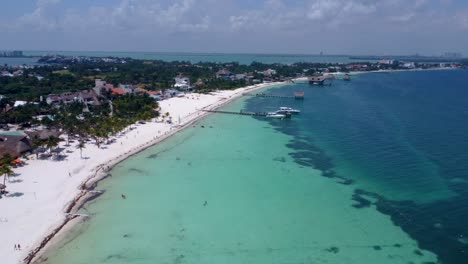 Slow-descending-aerial-of-Cancun-hotel-zone