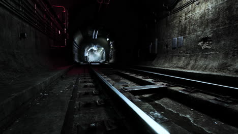 Luz-De-Noche-En-El-Túnel-Del-Metro-El-Casco-Antiguo