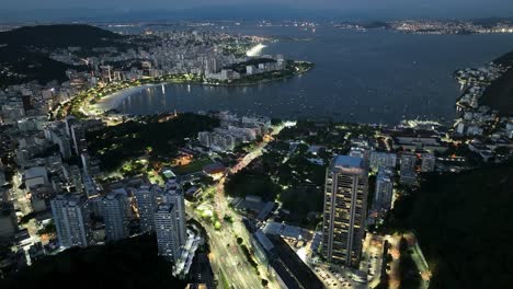 Ciudad-Al-Atardecer-En-El-Centro-De-Rio-En-Rio-De-Janeiro-Brasil