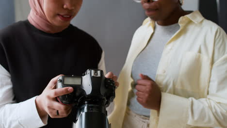 Photographers-working-in-studio