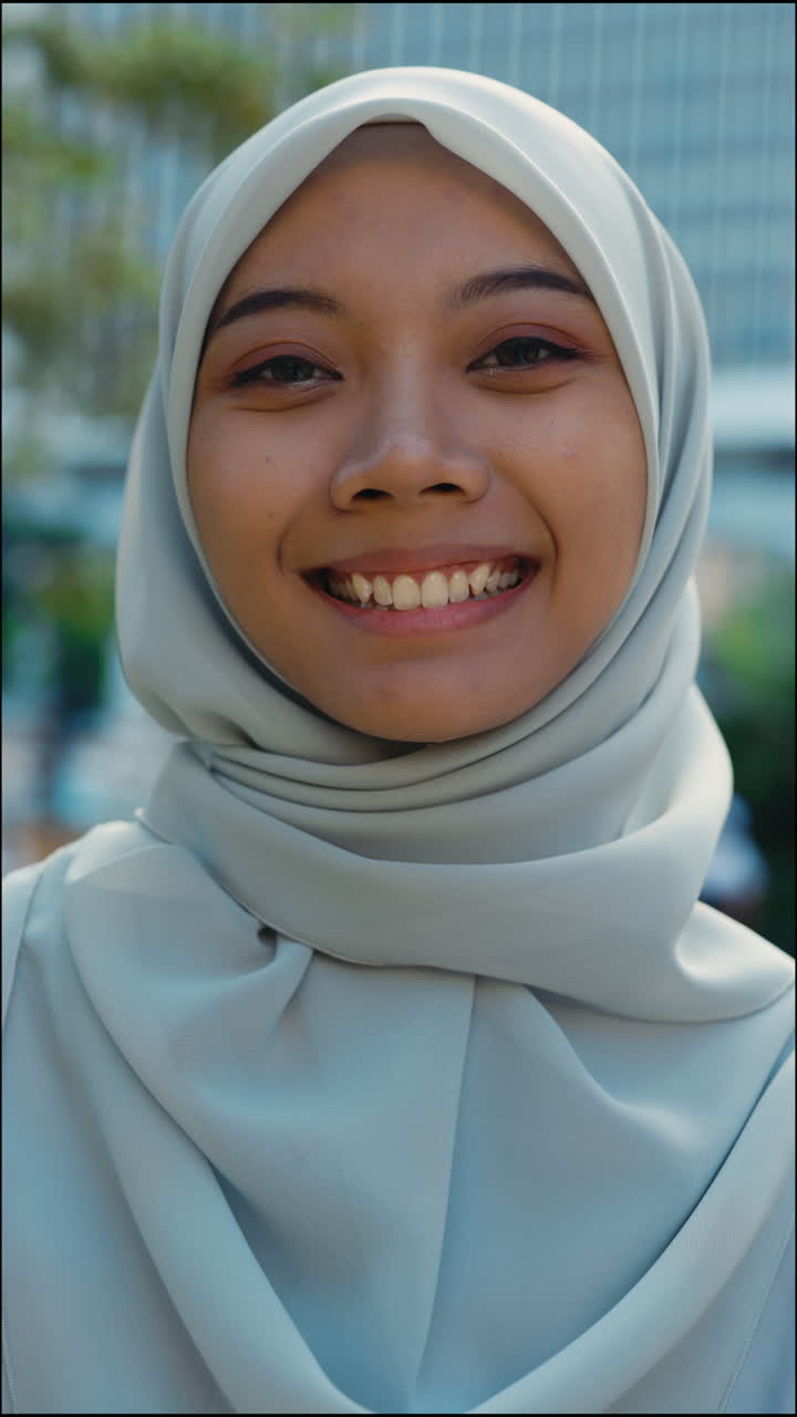 Close-up Portrait of a Smiling Young Woman in a Hijab | Premium Stock ...