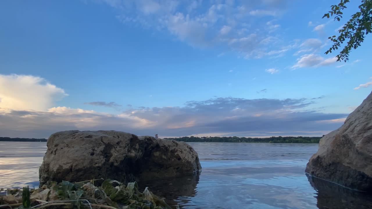 lapso de tiempo tomado en el lago calhound minneapolis