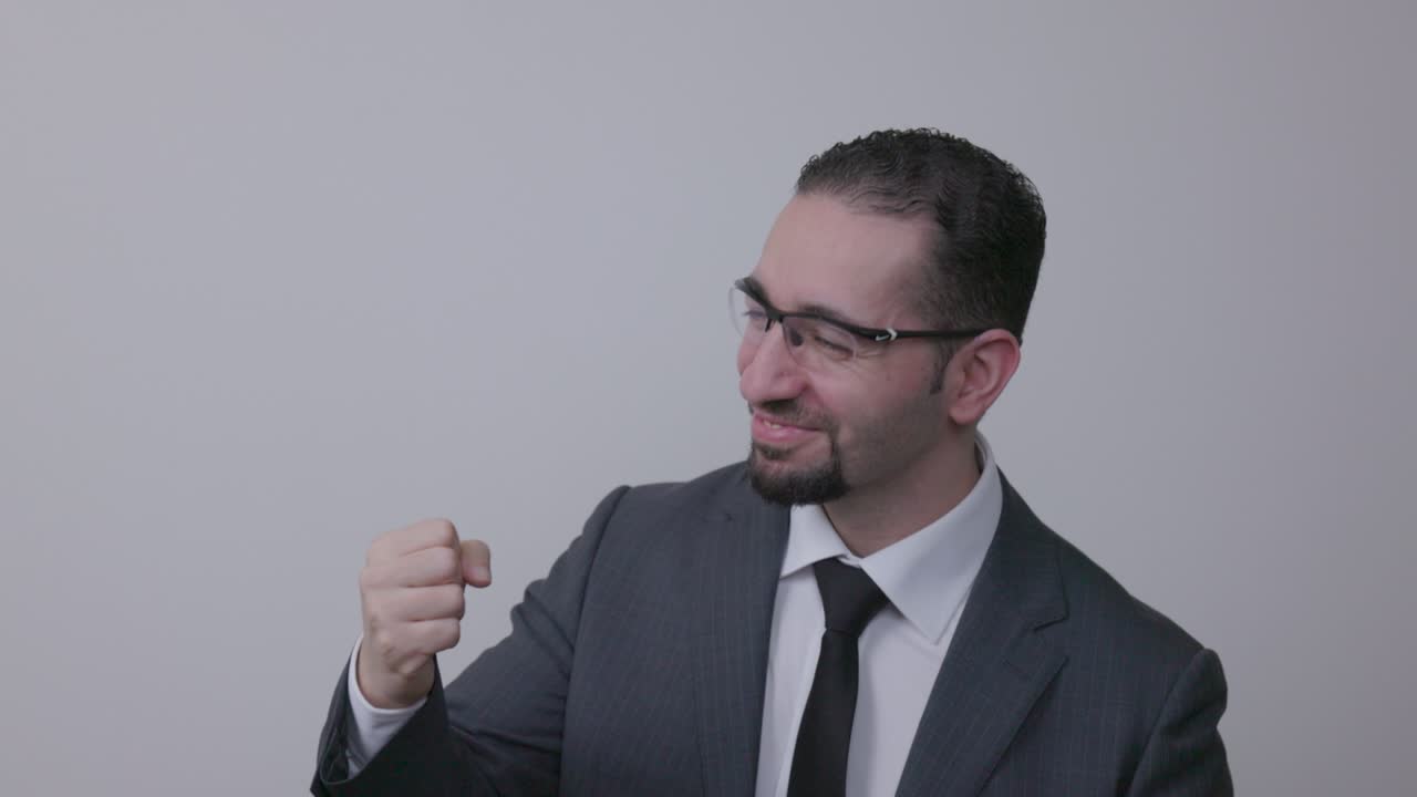 el traje de oriente medio hombres emociones