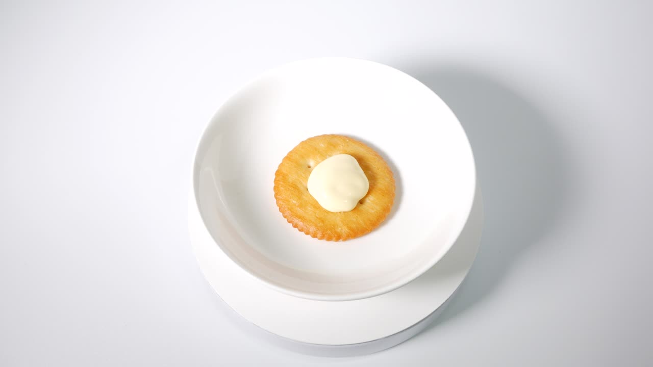 마요네즈와 함께 둥근 크래커