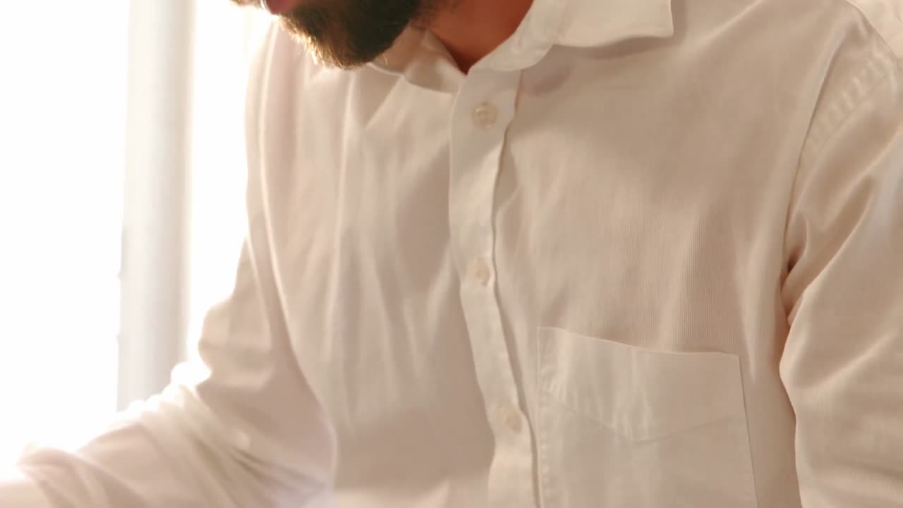 사무실 에서 일 하는 남성 경영자