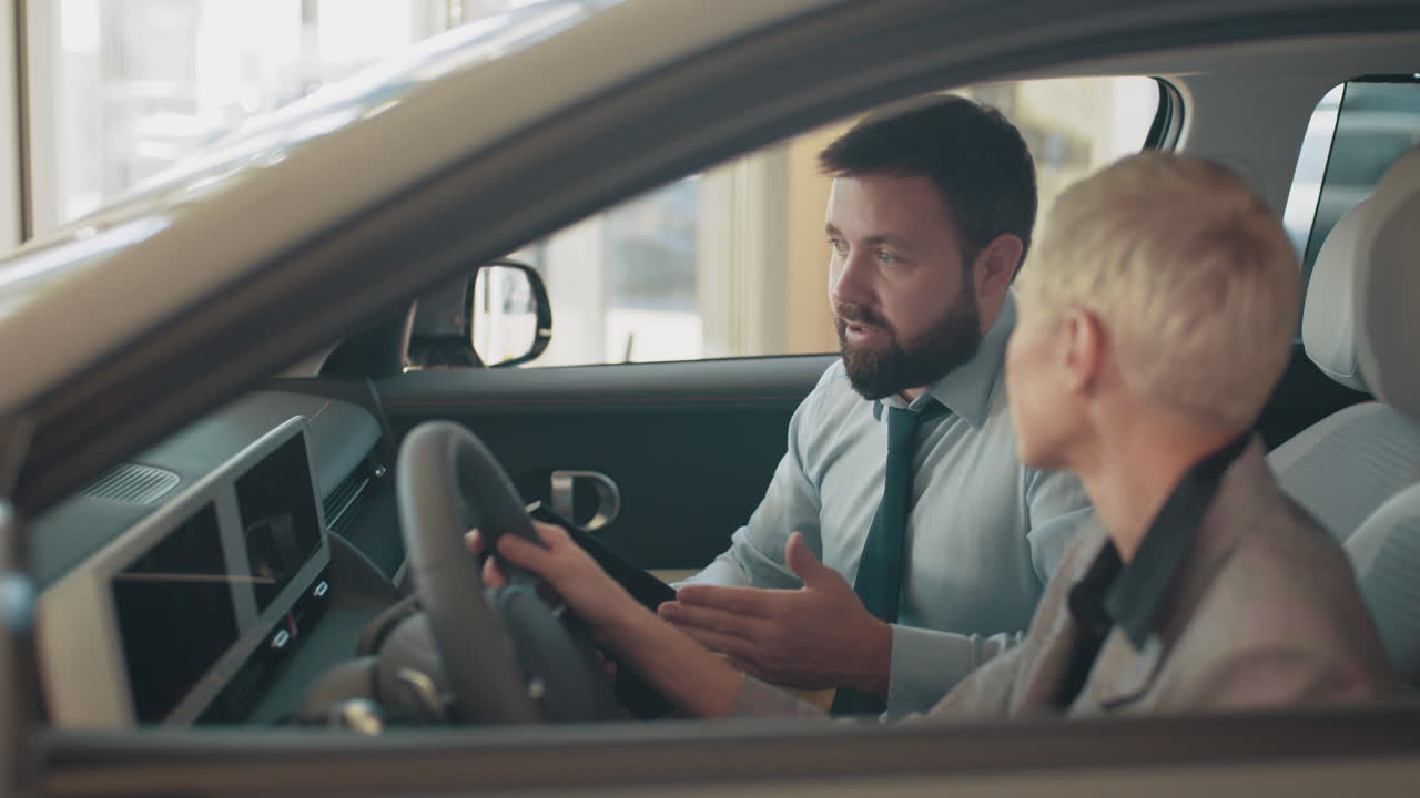 asesoramiento en salas de exhibición de automóviles