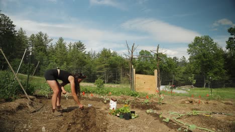 Mädchen,-Das-Im-Garten-Auf-Dem-Landgut-Arbeitet