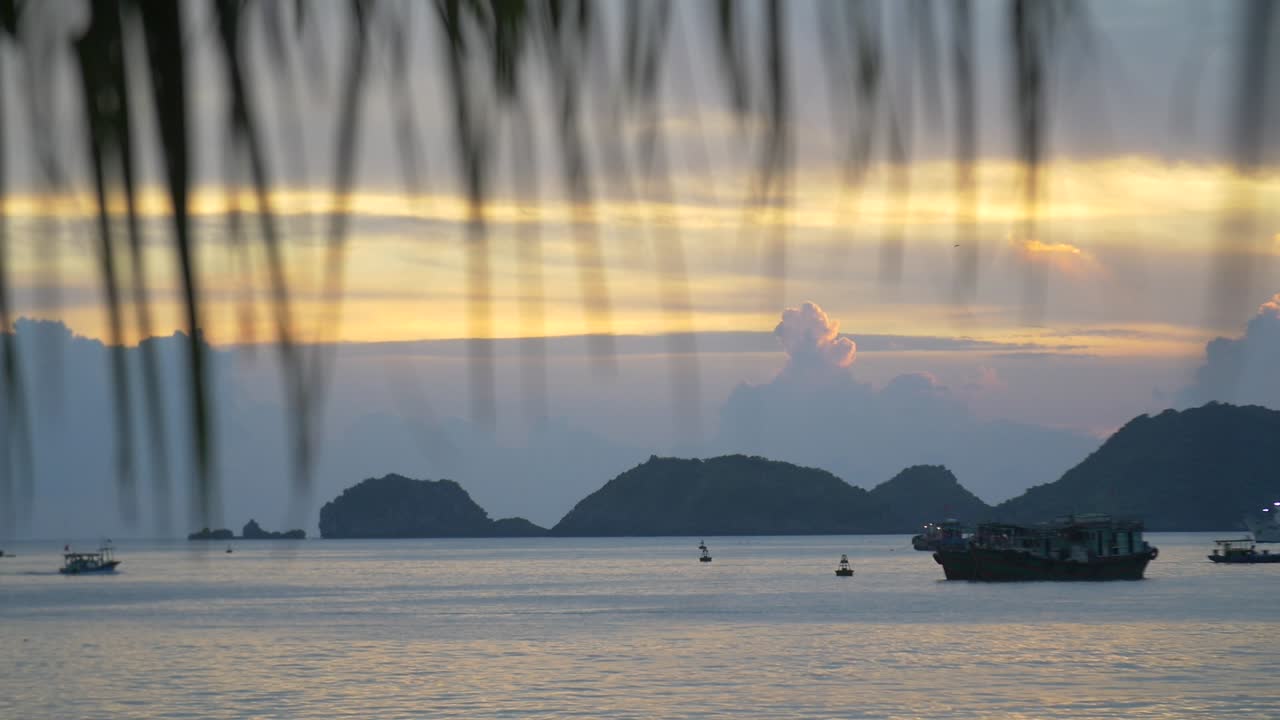 베트남 항구의 일몰