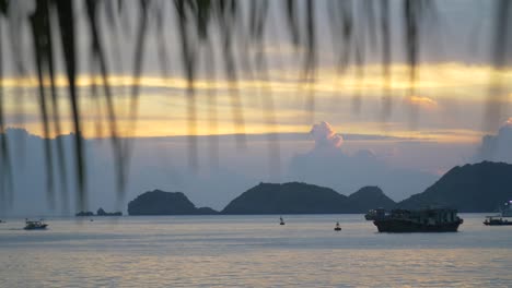 Sonnenuntergang-Im-Vietnamesischen-Hafen