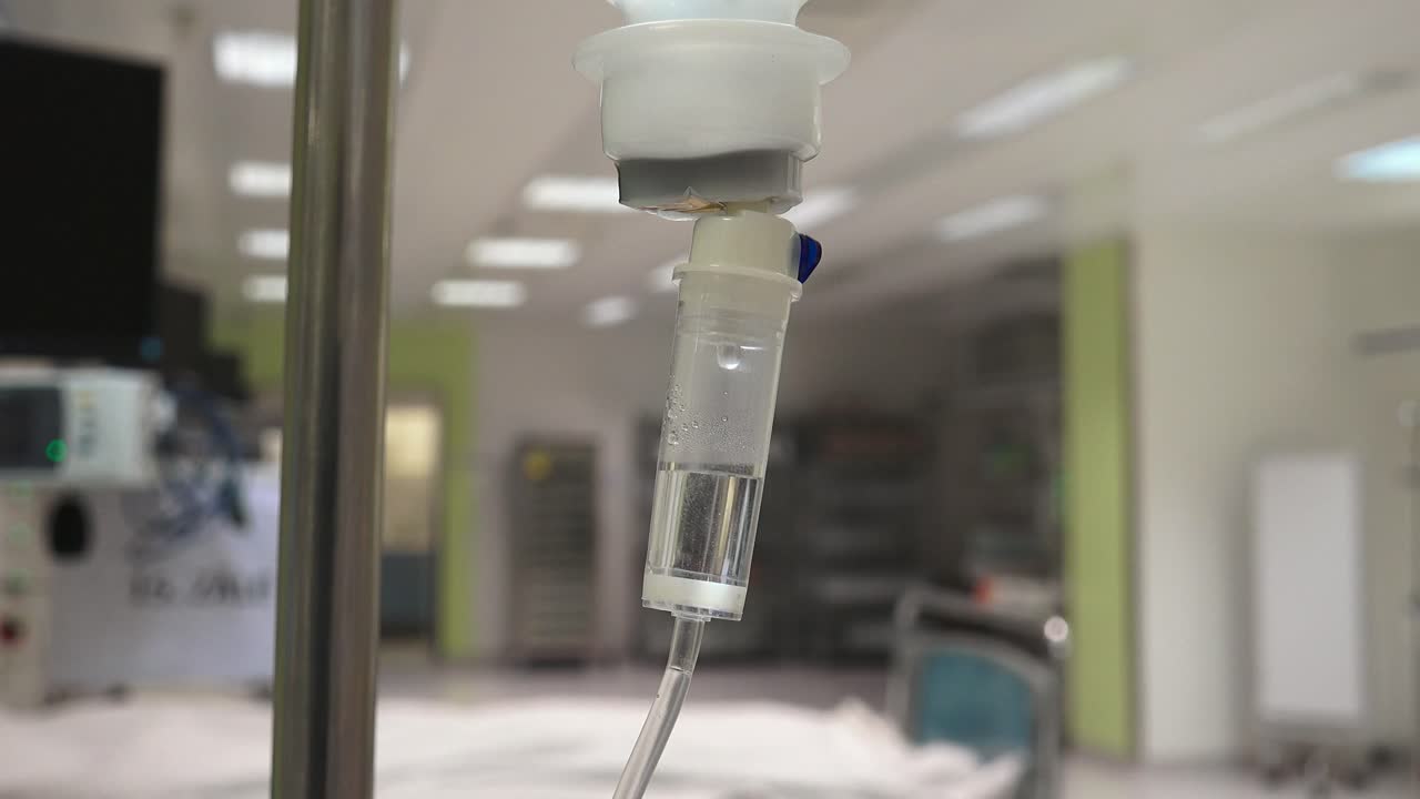 la terapia intravenosa es una terapia que administra líquidos directamente en una vena.