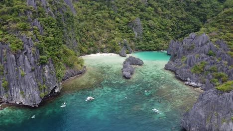 Aerial-wide-shot-of-Cadlao-Lagoon-Ubugon-cove,-El-Nido