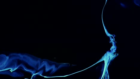 esta aurora mide solo una pulgada de ancho, pero tiene una belleza hipnótica eléctrica de neón, tan elegante: un videoclip abstracto completamente natural