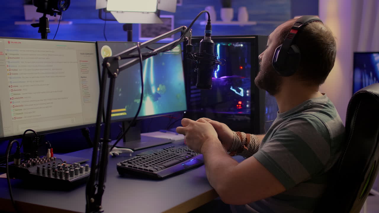 그래픽 사이버 공간을 재생하는 프로 스트리머의 뒷 장면