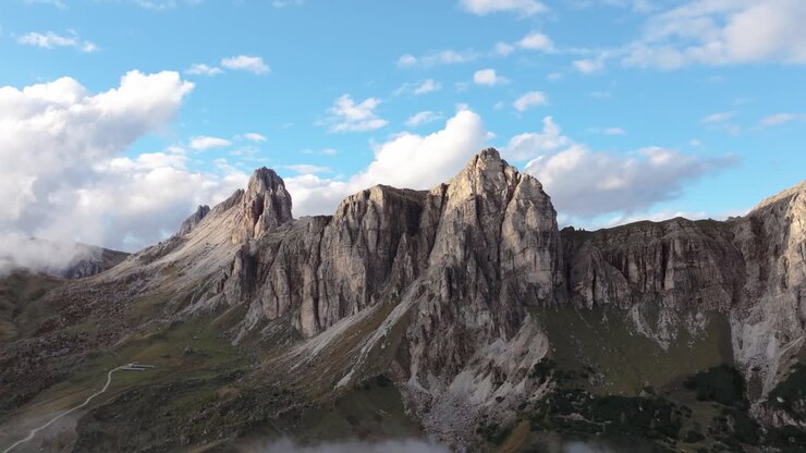 Filmagem aérea cinematográfica em 4K em Col de la Puina - Dolomitas - Itália_06