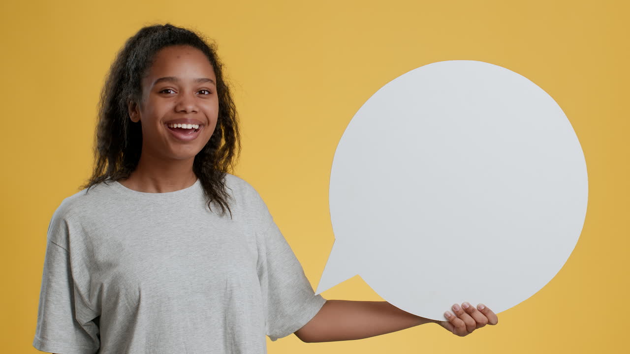 adolescente con burbuja del habla